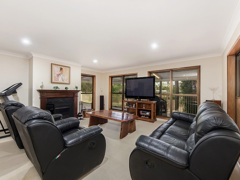 1 Tallarook Crt, Karana Downs QLD 4306