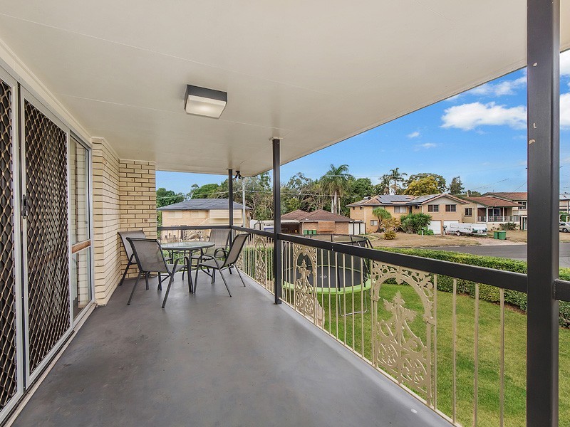 1 Creston Street, Raceview QLD 4305