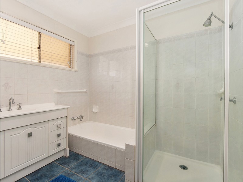 1 Creston Street, Raceview QLD 4305