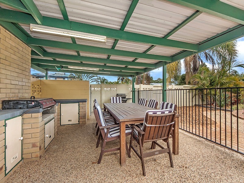 1 Creston Street, Raceview QLD 4305