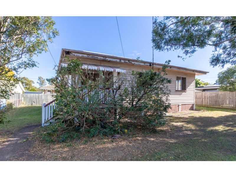 137 South Station Road, Silkstone QLD 4304