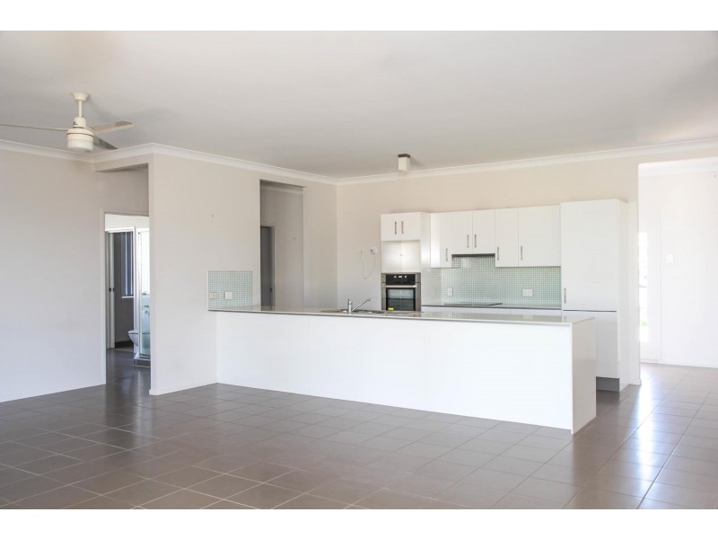9 Lilly Court, Yamanto QLD 4305