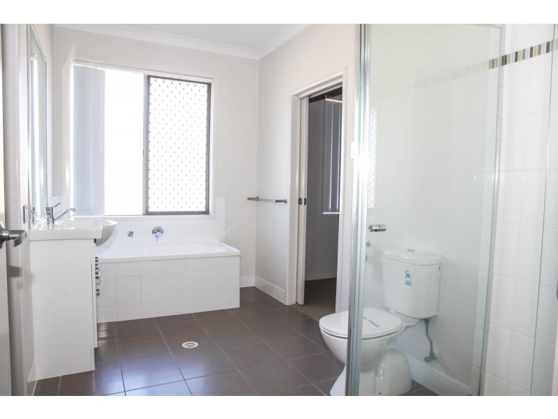 9 Lilly Court, Yamanto QLD 4305