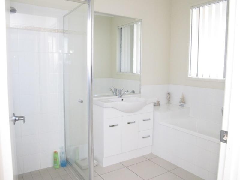 17 Iris Court, Yamanto QLD 4305