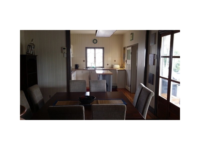 4 Fifer Street, Eastern Heights QLD 4305