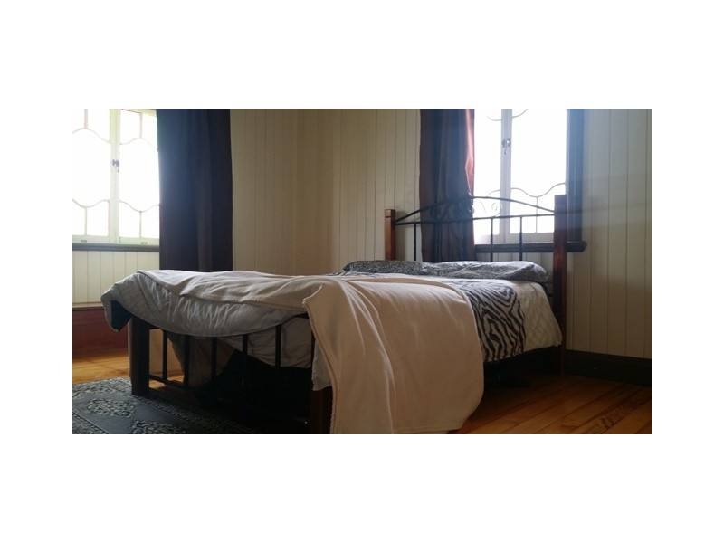 4 Fifer Street, Eastern Heights QLD 4305