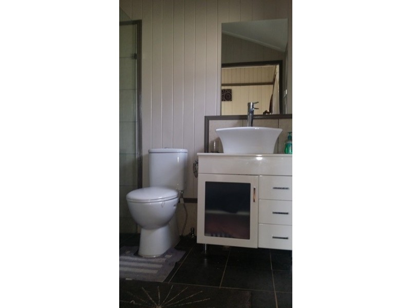 4 Fifer Street, Eastern Heights QLD 4305