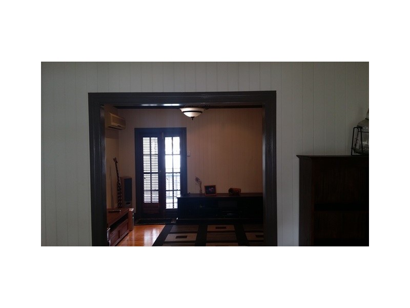 4 Fifer Street, Eastern Heights QLD 4305