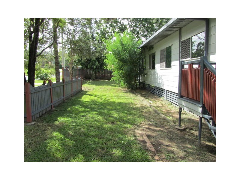 27 Bannerman Street, Riverview QLD 4303