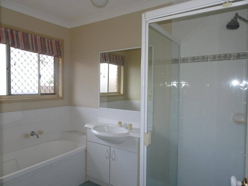 8 Mayfair Place, Moggill QLD 4070