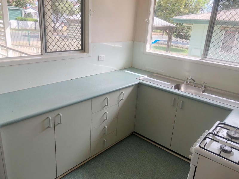 10 Sturt Street, Leichhardt QLD 4305