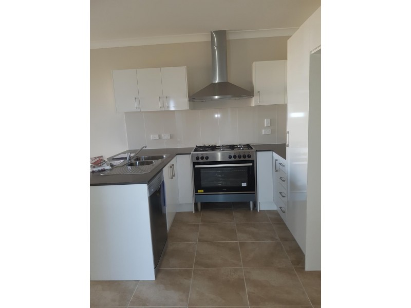 1/2 Rosella Way, Deebing Heights QLD 4306