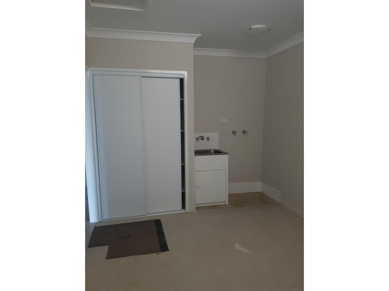 1/2 Rosella Way, Deebing Heights QLD 4306