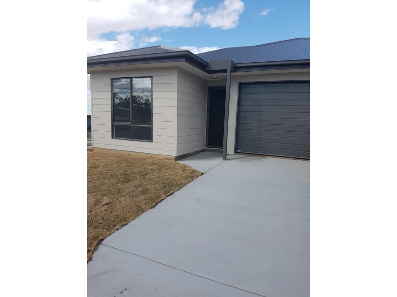 1/2 Rosella Way, Deebing Heights QLD 4306