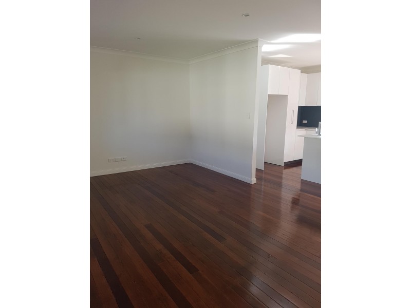 15 Lusitania, Newtown QLD 4305