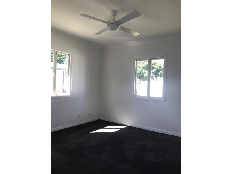 15 Lusitania, Newtown QLD 4305