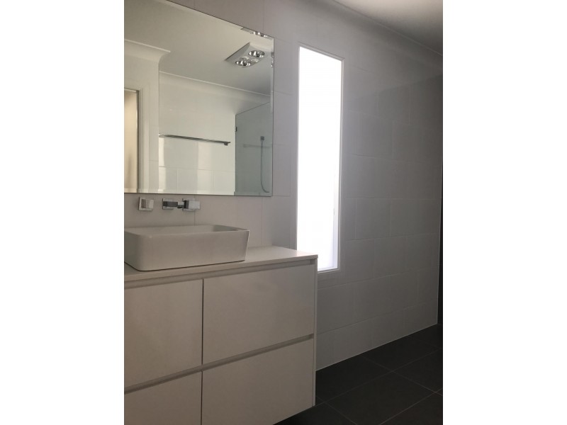 15 Lusitania, Newtown QLD 4305