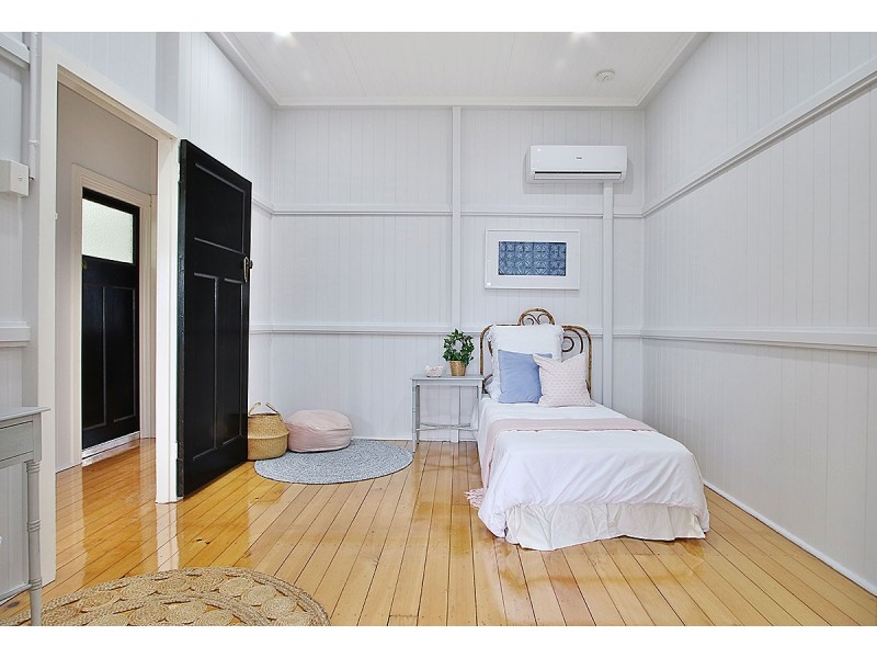 84 Warwick Road, Ipswich QLD 4305