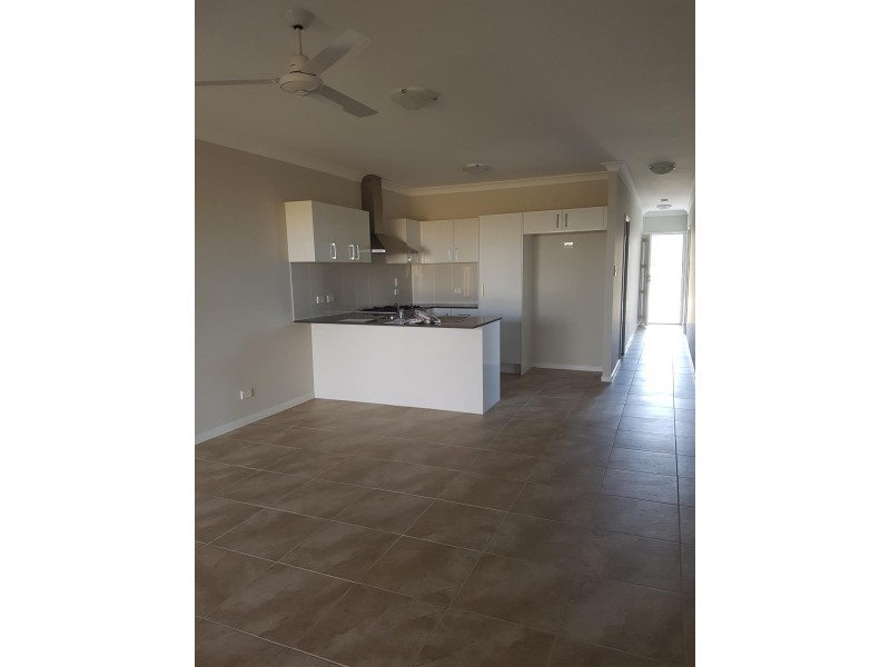 1/2 Rosella Way, Deebing Heights QLD 4306