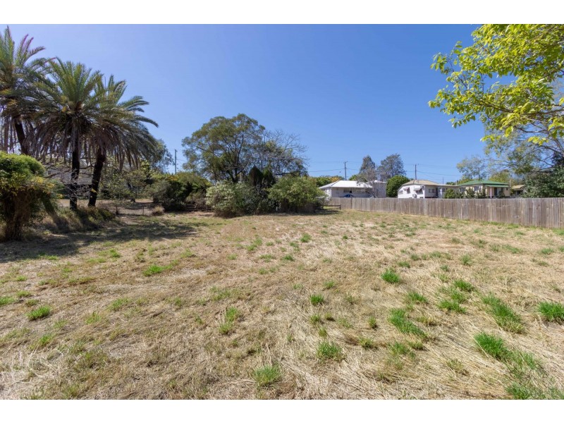 67 Warwick Rd, Ipswich QLD 4305
