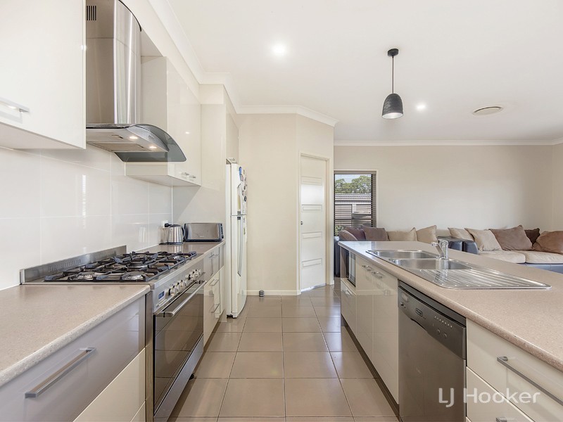 6 THOMPSON CRT, Kensington Grove QLD 4341