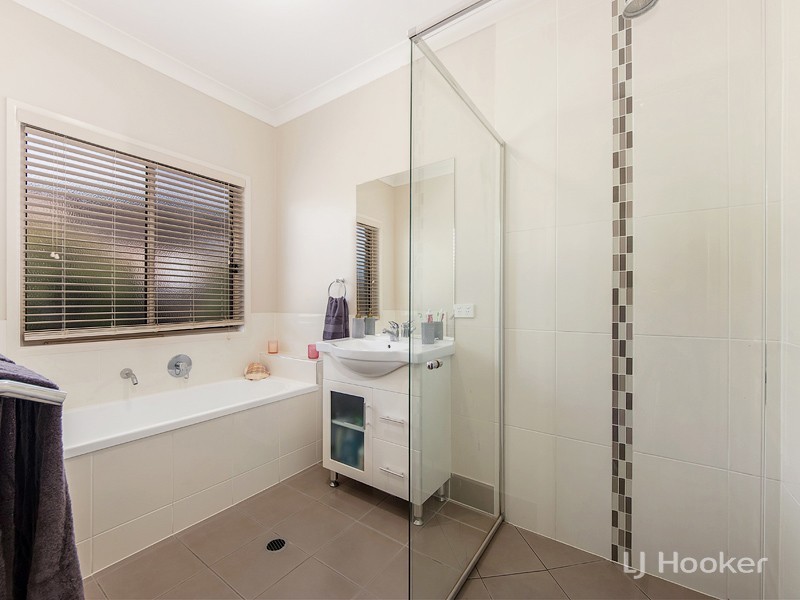 6 THOMPSON CRT, Kensington Grove QLD 4341