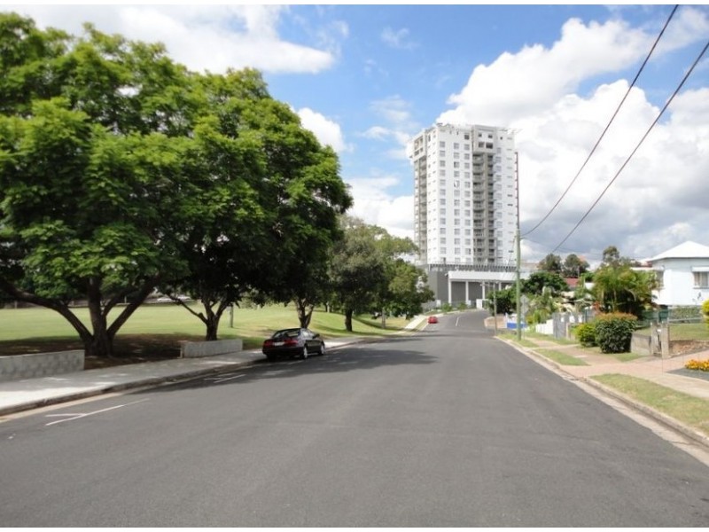 1005/11 Ellenborough Street, Woodend QLD 4305