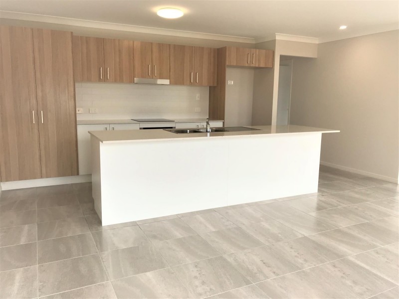 1/12 reaside rd, Walloon QLD 4306