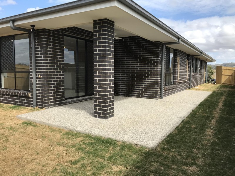 1/12 reaside rd, Walloon QLD 4306