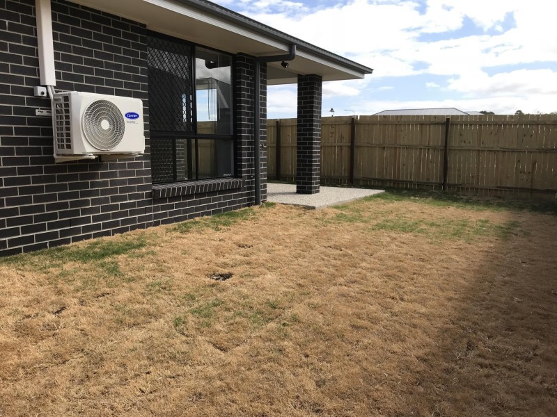 1/12 reaside rd, Walloon QLD 4306