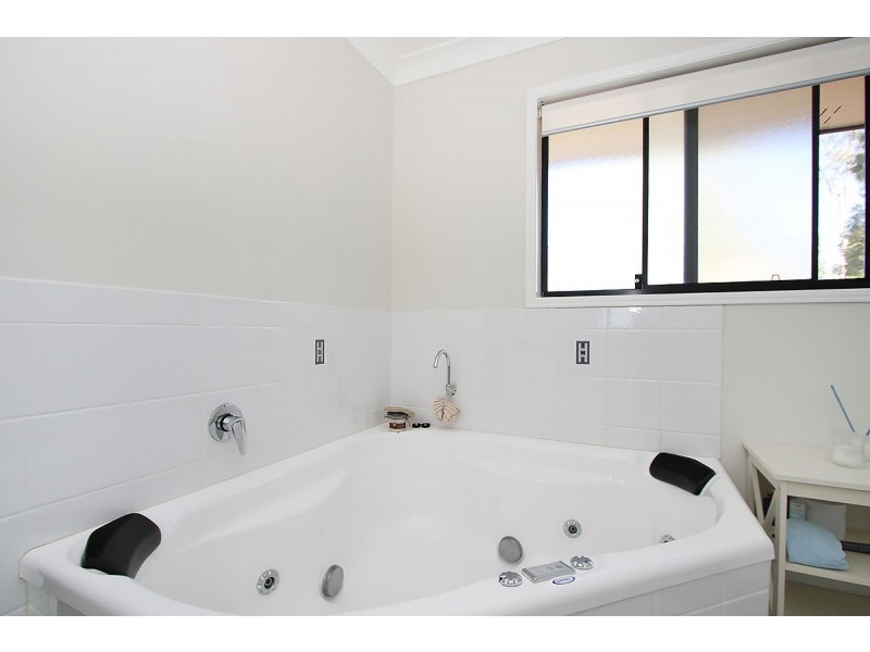 6 Maranoa Court, Fernvale QLD 4306