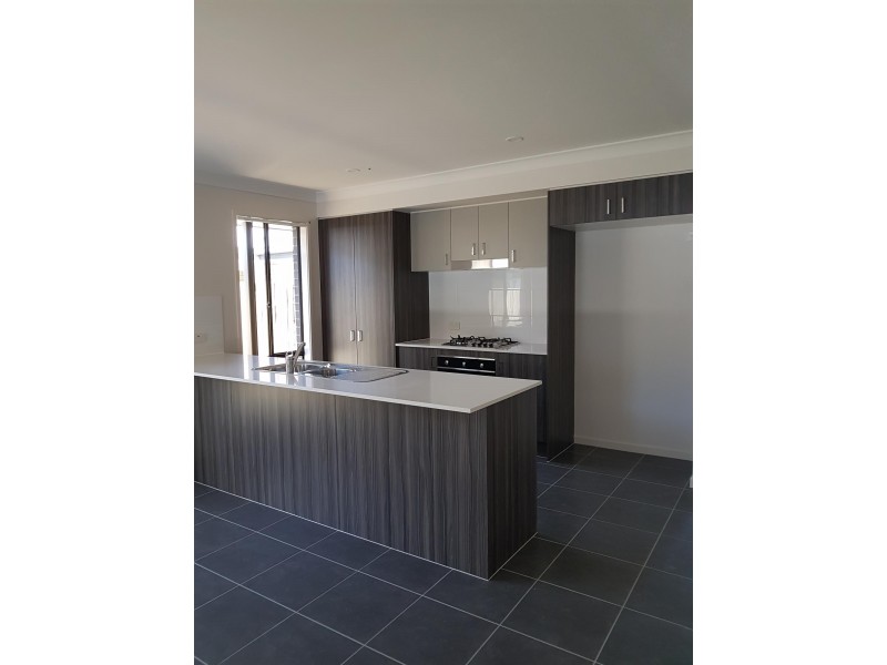 44 Eucalyptus Crescent, Ripley QLD 4306
