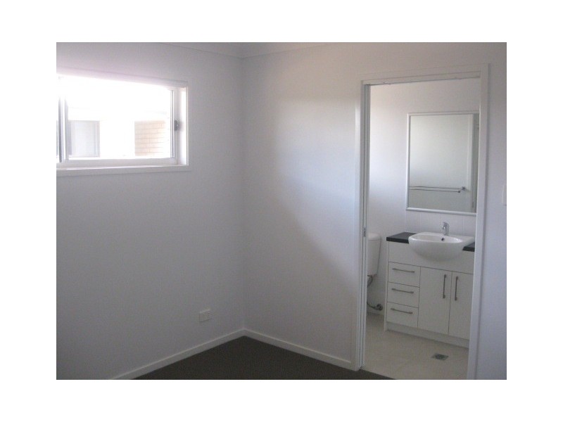 2/14 Pendragon, Raceview QLD 4305