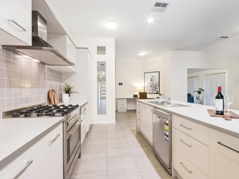19 Piccadilly Court, Deebing Heights QLD 4306
