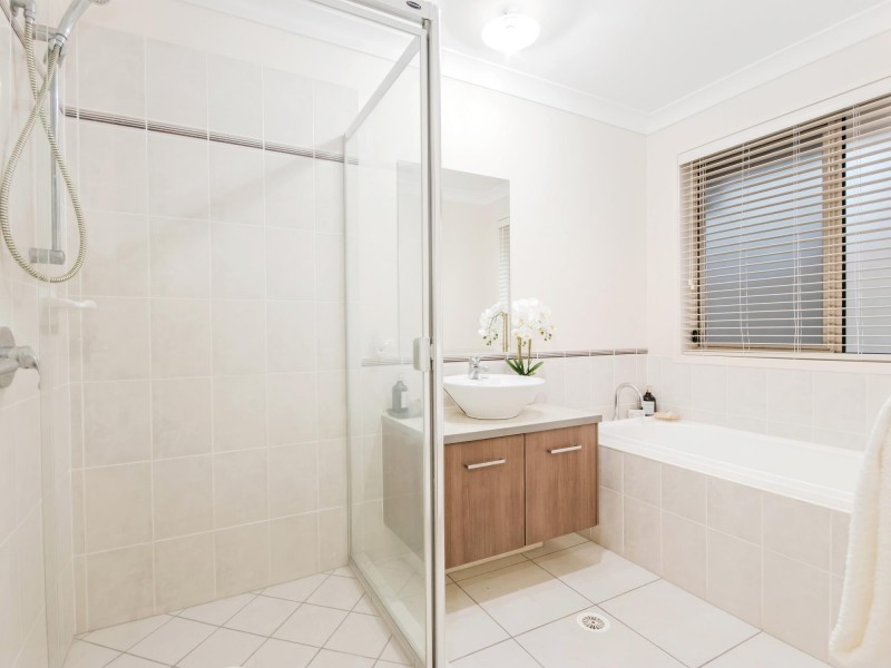 19 Piccadilly Court, Deebing Heights QLD 4306