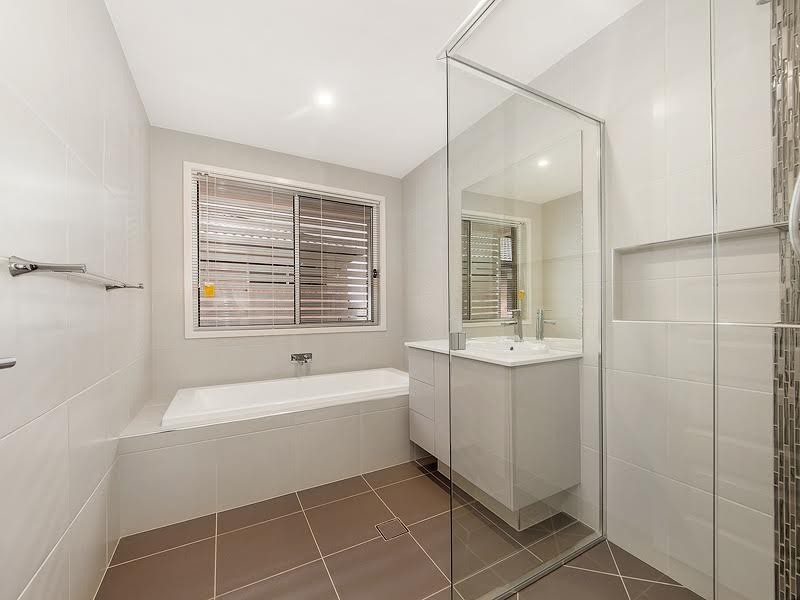 61 Sunset Road, Kenmore QLD 4069