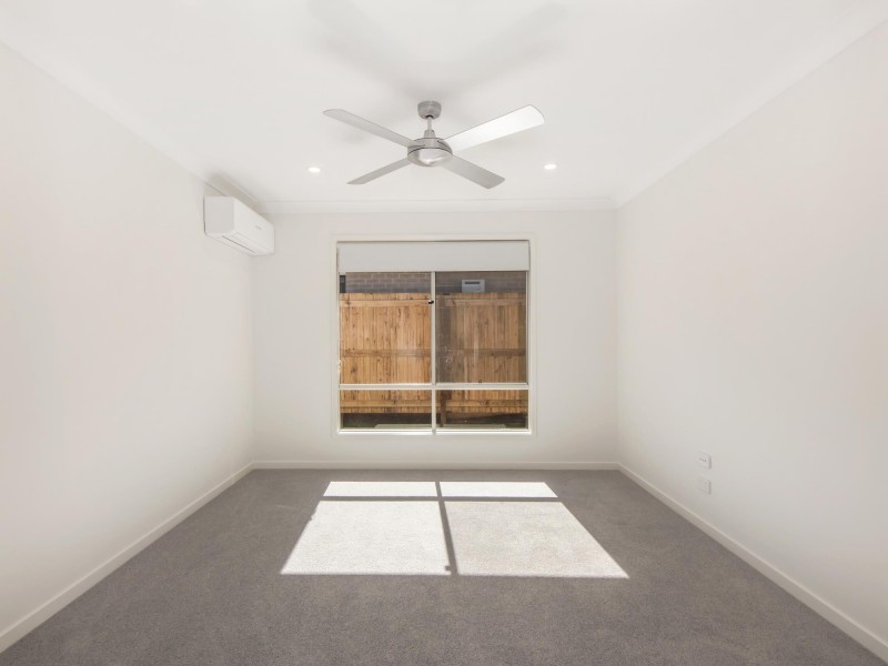 25a Crown Street, Silkstone QLD 4304