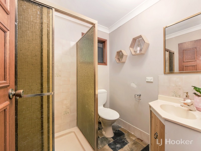 60 Caledonian Road, Thagoona QLD 4306