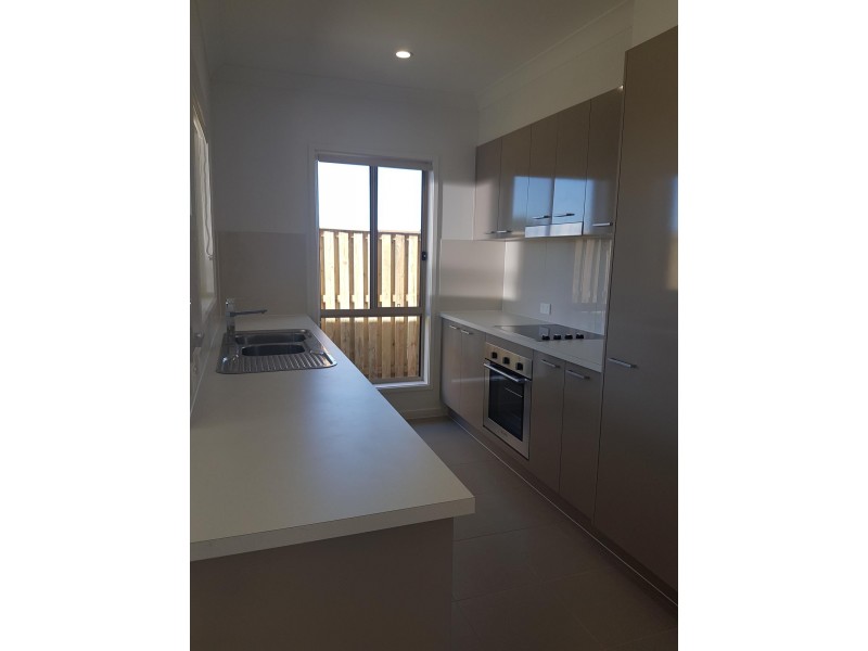 112 Napier Circuit, Silkstone QLD 4304