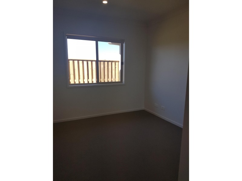 112 Napier Circuit, Silkstone QLD 4304