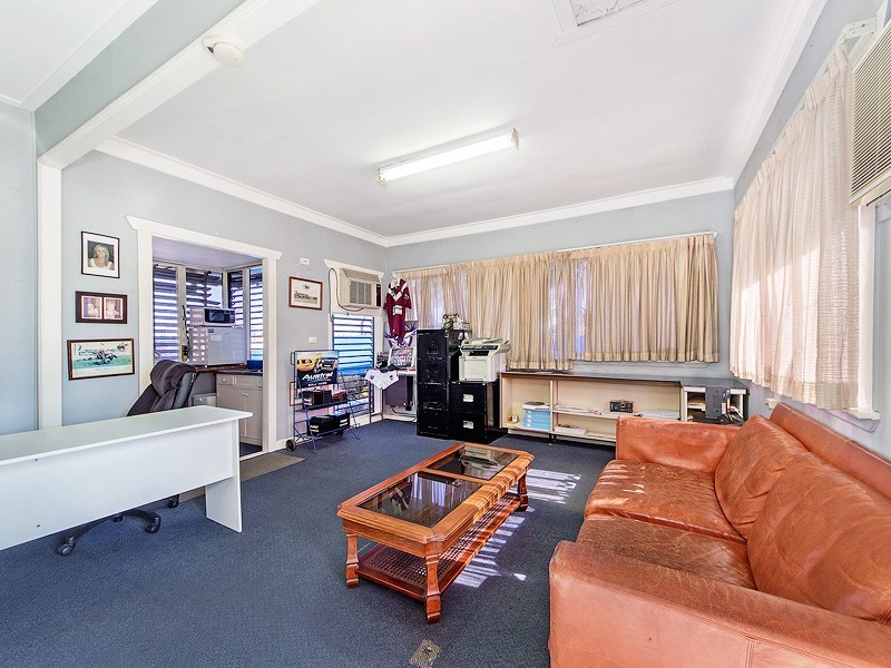 218 Brisbane Street, West Ipswich QLD 4305