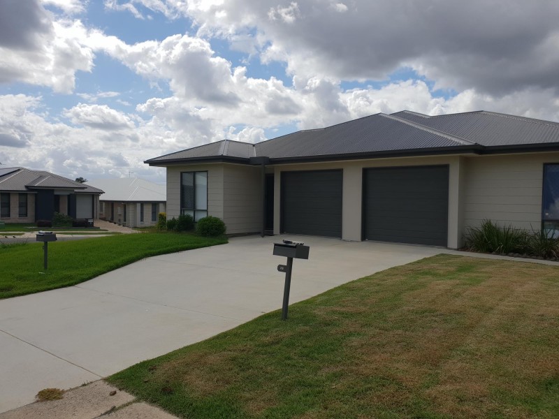 1/2 Rosella Way, Deebing Heights QLD 4306