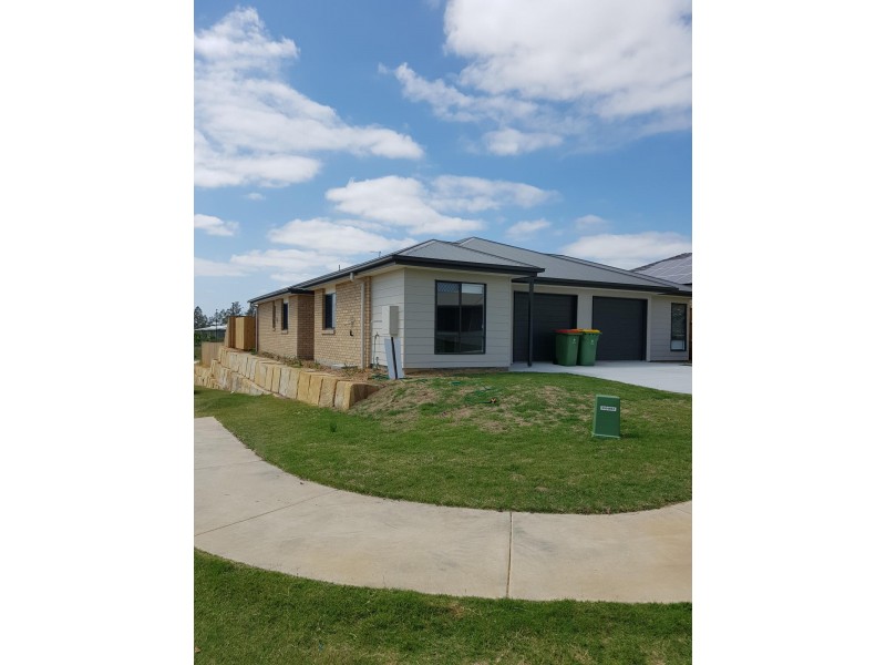 1/2 Rosella Way, Deebing Heights QLD 4306