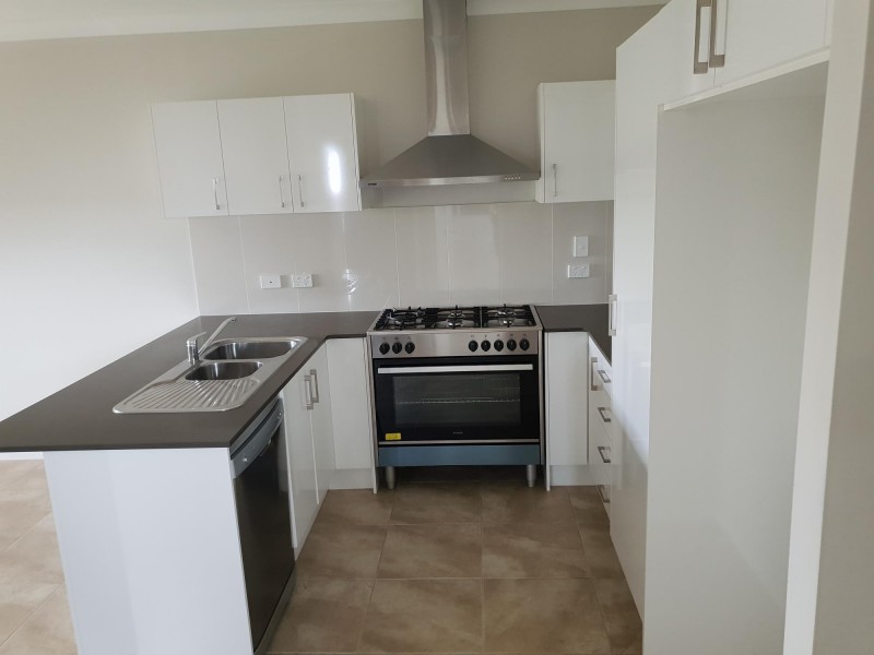 1/2 Rosella Way, Deebing Heights QLD 4306