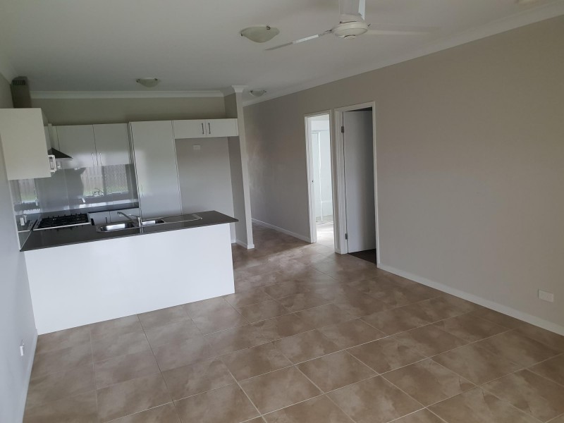 1/2 Rosella Way, Deebing Heights QLD 4306