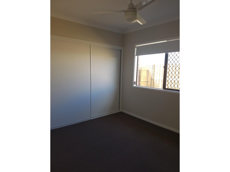 1/2 Rosella Way, Deebing Heights QLD 4306