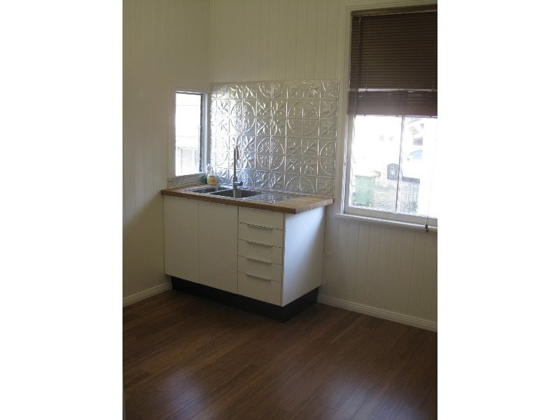 7 Tongue Street, Newtown QLD 4305