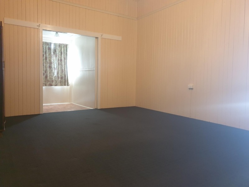 27 Murphy Street, Ipswich QLD 4305