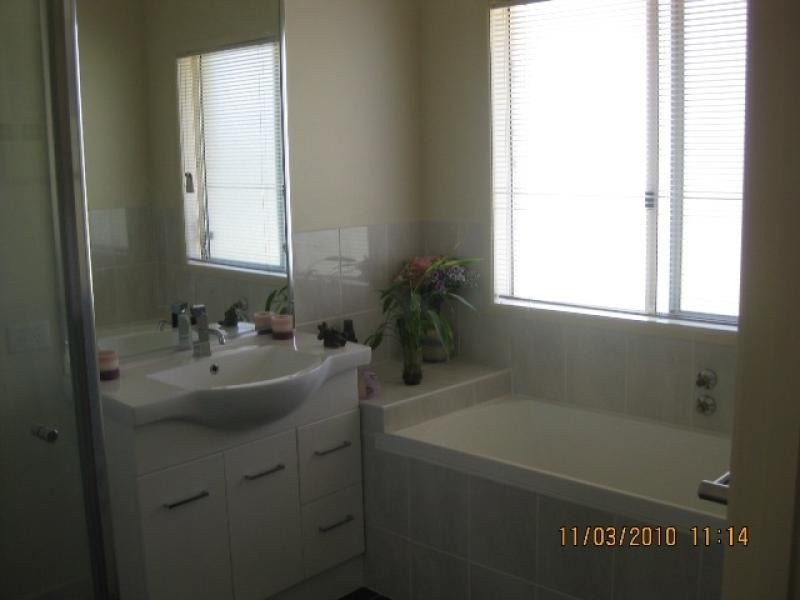 10 Mamaku Street, Fernvale QLD 4306