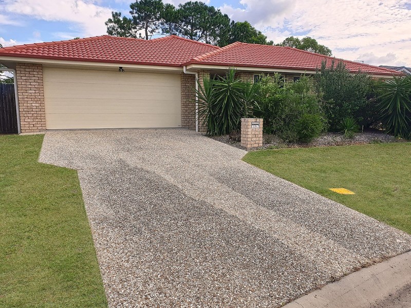 15 Walnut Cres, Lowood QLD 4311